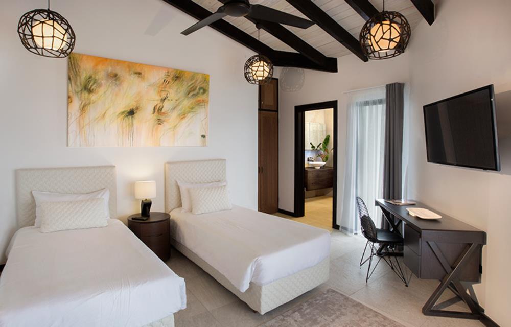 Ocean Azul, Tamarind Hills
