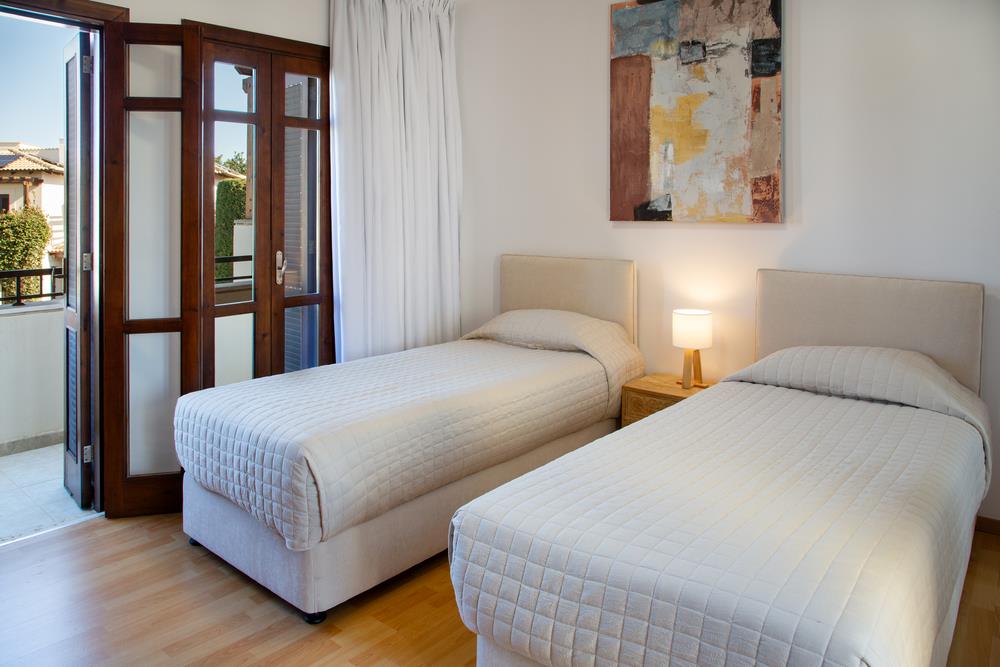 2 Bedroom Junior Villa Communal Pool - Aphrodite Hills Rentals Cyprus