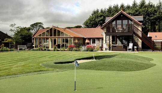 Hawkswood Country Estate – Hawkswood House, The Roundel and Bowhill