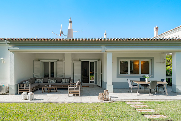 Villa Lola