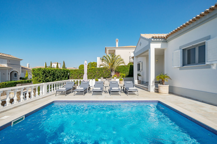 Villa Lola