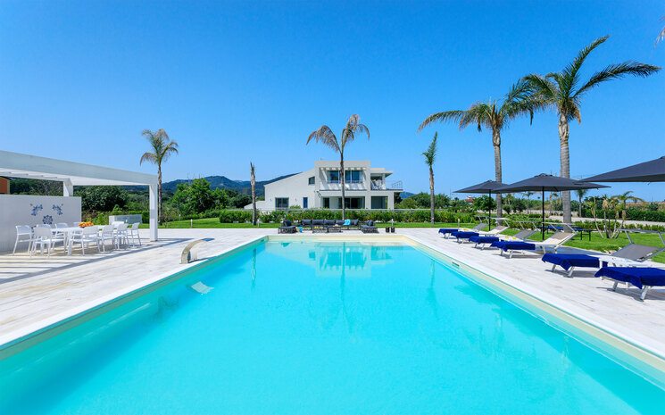 Villa Pearlescent