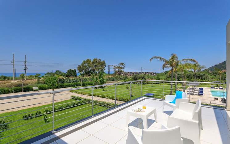 Villa Pearlescent