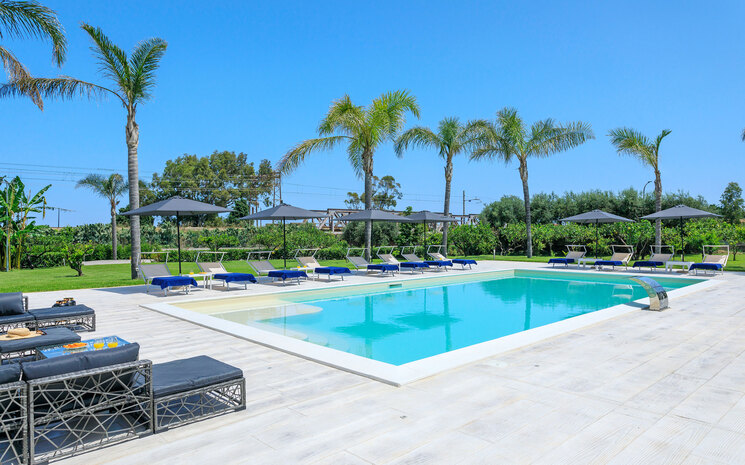 Villa Pearlescent