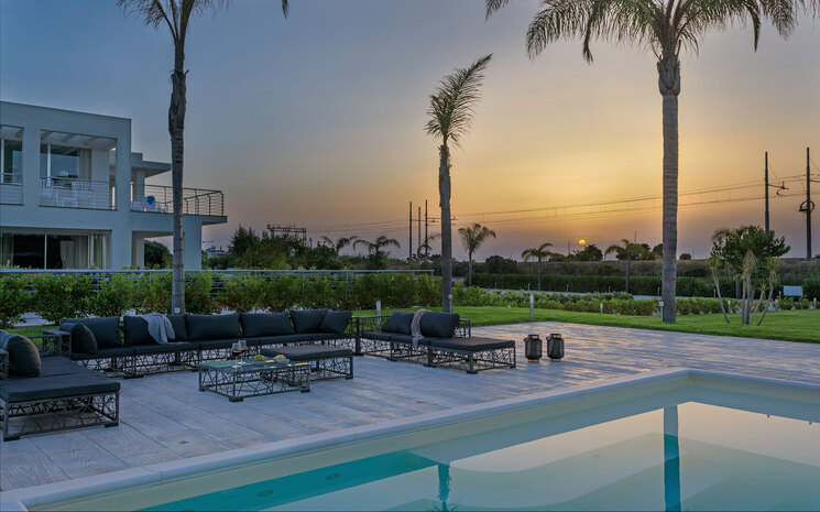 Villa Pearlescent