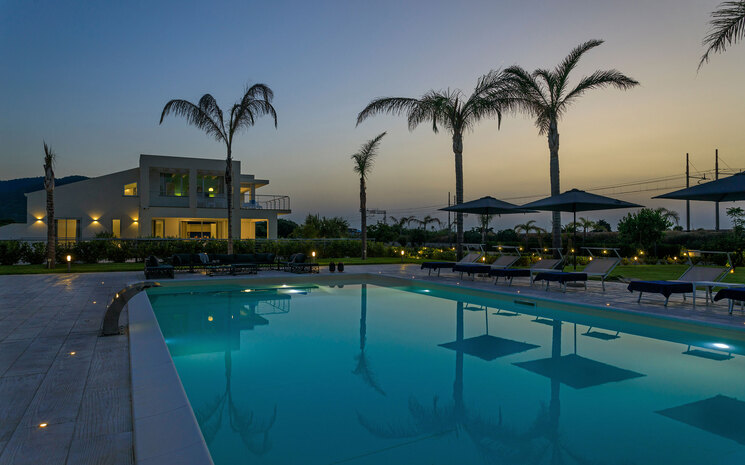 Villa Pearlescent