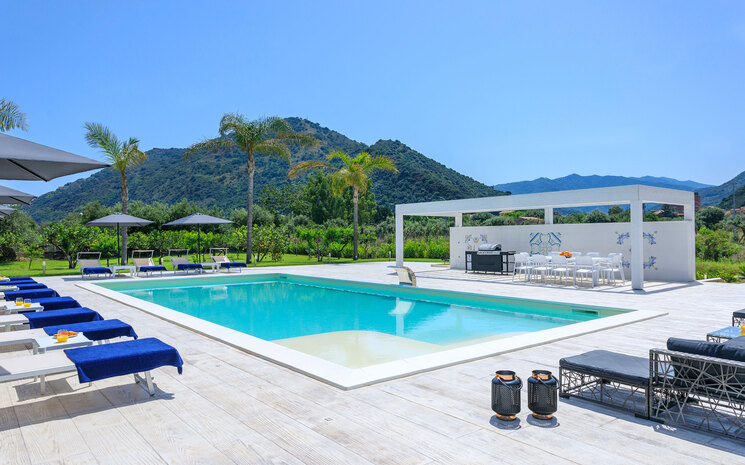 Villa Pearlescent