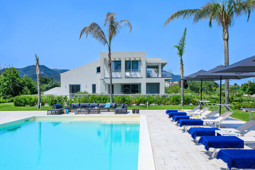 Villa Pearlescent