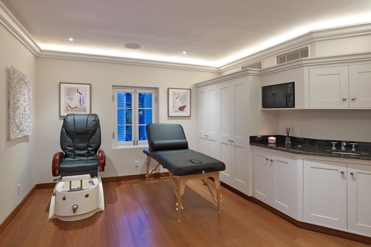 Bachelor Hall (5 bed)